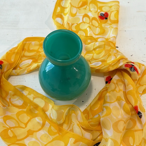 Rare Coach 100% Silk Scarf YELLOWđSignature C's with red and black Bumble bee's - Picture 2 of 7